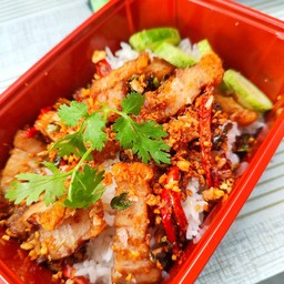 หมูกรอบคั่วพริกกระเทียม