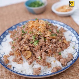 ข้าว หมูสับทอดกะเทียม