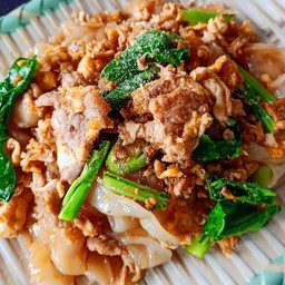 ผัดซีอิ๊วไก่ เส้นใหญ่