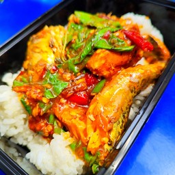 กะเพราปลากระป๋องราดข้าว