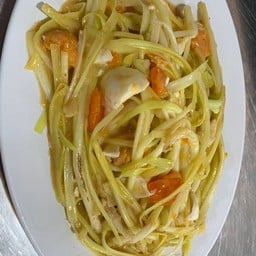 กุ้ยไฉ้ขาวผัดไข่เค็ม