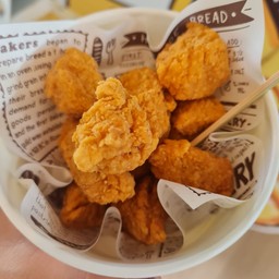 ไก่ป๊อปพร้อมซอสมะเขือเทศ