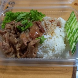 ผัดหมูหวานราดข้าว