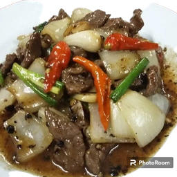 ผัดเนื้อน้ำมันหอยเป็นกับ