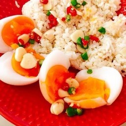 ข้าวไข่ต้มน้ำปลาพริก