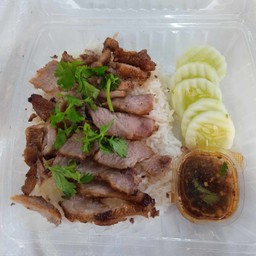 ข้าวหน้าหมูย่าง พร้อมนำ้จื้มแจ่ว