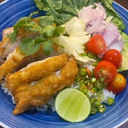 ข้าวขยำไก่ทอดไข่ต้ม