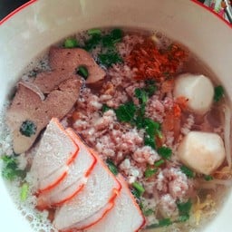 เจ้รัตน์ ก๋วยเตี๋ยวเเละข้าวขาหมู ถนนเทพคุนากร