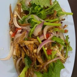 ยำปลาตัวเล็ก