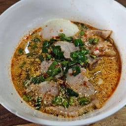 ริมระเบียงเตี๋ยวเรือหมู คุณนุ่น