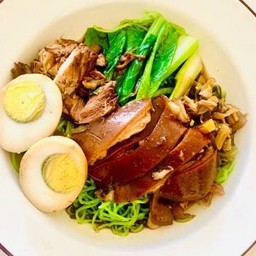 หมี่หยกขาหมูจัมโบ้