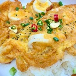 ไข่เจียวปลาหมึกราดข้าว