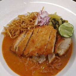 ข้าวซอยไก่ทอด