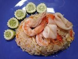 ยายประนอม ก๋วยเตี๋ยวไทยโบราณ อาหารตามสั่ง