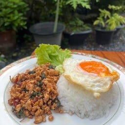 กะเพราซี๊สส (ผัดแห้งโบราณ) สันนาเม็ง