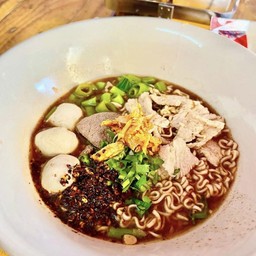 แม่แดงก๋วยเตี๋ยวเรือโบราณ 100 ปี สูตรอยุธยา