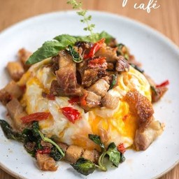 ข้าวไข่ขยี่+กระเพราหมูกรอบ