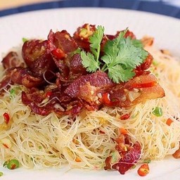 หมี่ผัดเบค่อน พริกสด