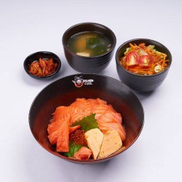 ข้าวหน้าแซลมอนสด