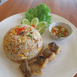 ข้าวผัดปลาสลิด