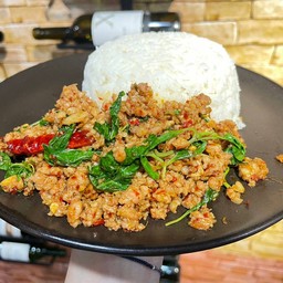 ข้าวกะเพราหมูสับอร่อยลืมตาย