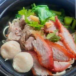 ชายสี่ บะหมี่เกี๊ยว หัวถนน