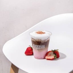 STRAWBERRY LATTE
