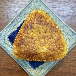 Curry onigiri(焼きカレーおにぎり)