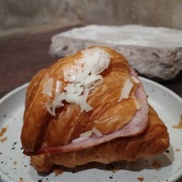CROISSANT HAM AND CHEESE