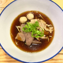 P1 ก๋วยเตี๋ยวหมู ลูกชิ้น หมูสด ตับ