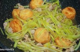 กุ้ยช่ายขาวผัดเต้าหู้หมูสับ