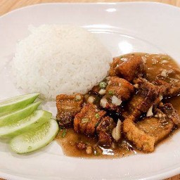 ผัดกระเทียมพริกไทย ราดข้าว