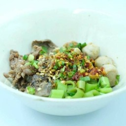 ก๋วยเตี๋ยวแห้งเนื้อ