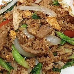 ข้าวผัดรวม-หมู-ไก่-เนื้อ-กุ้ง-หมึก