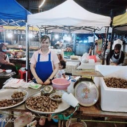ซีฟู๊ดอาหารตามสั่งหอยแครงลวกกุ้งเผาส้มตำอิสานอาหารทะเลแม่โบว์จัดเต็มกิโล รามคำแหง