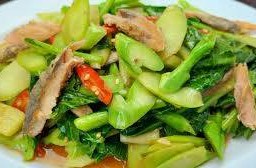 คะน้าปลาเค็ม