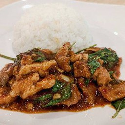 ผัดพริกแกง ราดข้าว