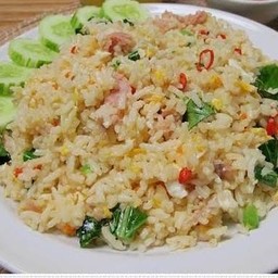 ข้าวผัดแหนม