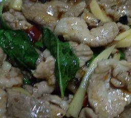 กะเพราหมูชิ้นราดข้าว