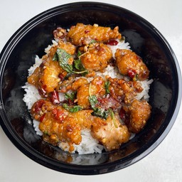 ข้าวด้งกะเพราไก่ทอด