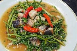 กระเฉดผัดปลาเค็ม