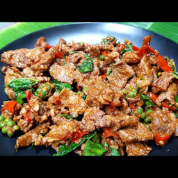 เนื้อผัดพริกแห้งใบยี่หร่า