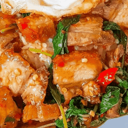 ข้าวกระเพราหมูกรอบ