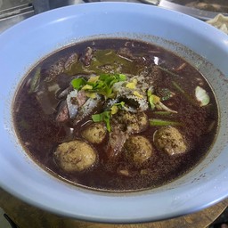 พี่อ้อ โกเด้งก๋วยเตี๋ยวเนื้อ หมู