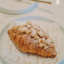 Cashew nut Croissant