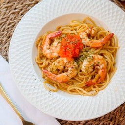Spaghetti spicy garlic cream sauce with shrimp&tobiko