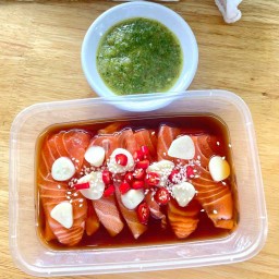 แซลมอนดองโชยุ ( Kikkoman )100 g. + น้ำจิ้มซีฟู้ด