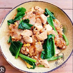 ผัดซีอิ๊วไก่