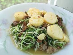 ต้นอ่อนผัดเต้าหู้หมูสับ