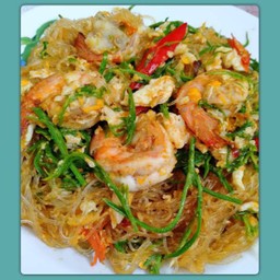 วุ้นเส้นผัดชะอมใส่ไข่ (กับข้าว)